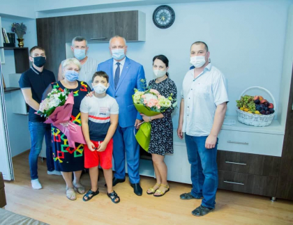 Familia taximetristului care si-a pierdut viata in accidentul din centrul capitalei, a primit un apartament cu doua odai - VIDEO Familia taximetristului care si-a pierdut viata in accidentul din centrul capitalei, a primit un apartament cu doua odai - VIDEO