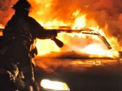 Un automobil, cuprins de flacari, la Balti. Ce spun pompierii Un automobil, cuprins de flacari, la Balti. Ce spun pompierii
