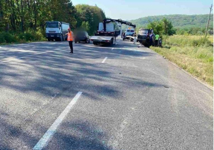 O masina s-a rasturnat pe soseaua Chisinau-Straseni dupa ce s-a ciocnit de un alt automobil. Un sofer, transportat la spital - FOTO O masina s-a rasturnat pe soseaua Chisinau-Straseni dupa ce s-a ciocnit de un alt automobil. Un sofer, transportat la spital - FOTO