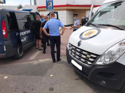 Un ucrainean, care figura in baza de date INTERPOL, a fost extradat autoritatilor romane. Acesta este invinuit de contrabanda in proportii deosebit de mari