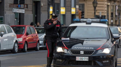 O romanca stabilita in Italia a provocat panica pe strazi, dupa ce a incercat sa se sinucida. Cum s-a terminat totul