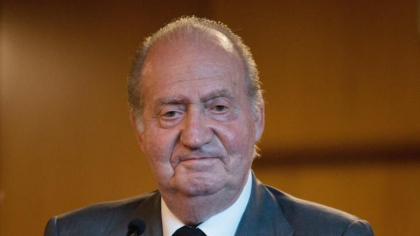 Fostul rege Juan Carlos al Spaniei paraseste definitiv tara in contextul acuzatiilor de coruptie