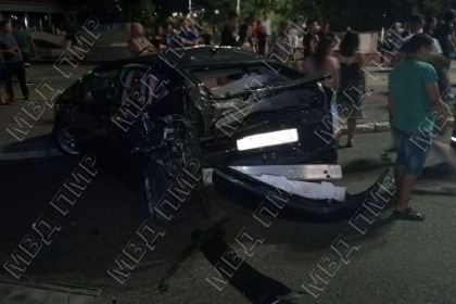 Accident in lant la Tiraspol. Trei automobile, facute zob - GALERIE FOTO Accident in lant la Tiraspol. Trei automobile, facute zob - GALERIE FOTO