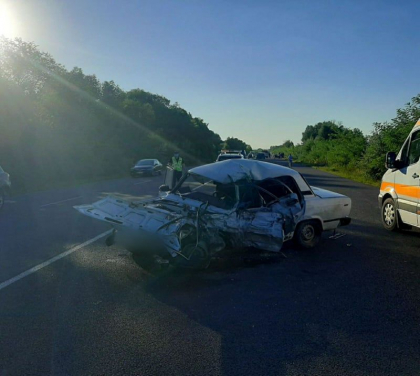 Un barbat a murit, dupa ce masina pe care o conducea s-a ciocnit frontal cu un alt automobil, la Straseni - GALERIE FOTO