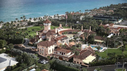 Trei adolescenti care aveau asupra lor o arma AK47 incarcata au fost prinsi pe proprietatea lui Trump de la Mar-a-Lago