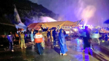 Un avion cu 191 de persoane s-a prabusit la aterizare, in India: cel putin 18 morti