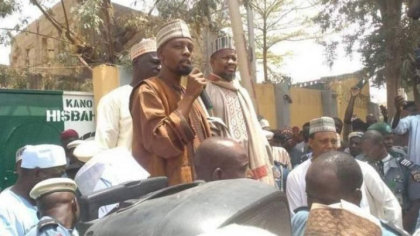 Un cantaret nigerian a fost condamnat la moarte prin spanzurare din cauza unei melodii Un cantaret nigerian a fost condamnat la moarte prin spanzurare din cauza unei melodii