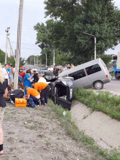 Accident grav la Calarasi. Un minor a fost transportat la spital, dupa ce masina in care se afla a fost lovita de un alt automobil