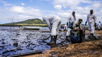 Dezastru ecologic in Mauritius. Petrolierul esuat s-ar putea rupe in doua - FOTO Dezastru ecologic in Mauritius. Petrolierul esuat s-ar putea rupe in doua - FOTO