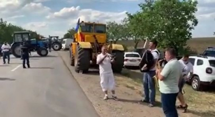 Politia indeamna fermierii care au iesit la protest sa nu blocheze drumurile si sa respecte masurile de sanatate publica Politia indeamna fermierii care au iesit la protest sa nu blocheze drumurile si sa respecte masurile de sanatate publica