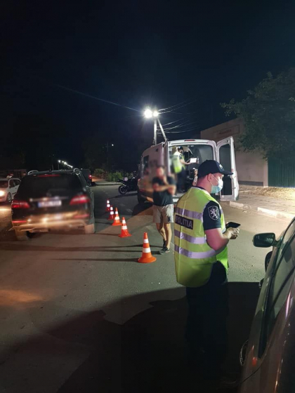 Un sofer beat crita - tras pe dreapta de oamenii legii. Ce alte incalcari au depistat politistii in cadrul verificarilor Un sofer beat crita - tras pe dreapta de oamenii legii. Ce alte incalcari au depistat politistii in cadrul verificarilor