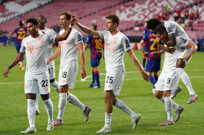 Formatia Bayern Munchen a invins-o pe FC Barcelona in patrimile de finala ale Ligii Campionilor. Bavarezii s-au impus categoric, scor 8 la 2 Formatia Bayern Munchen a invins-o pe FC Barcelona in patrimile de finala ale Ligii Campionilor. Bavarezii s-au impus categoric, scor 8 la 2