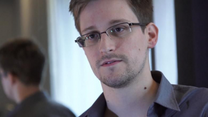 Donald Trump a anuntat ca "va arunca un ochi" asupra gratierii lui Edward Snowden