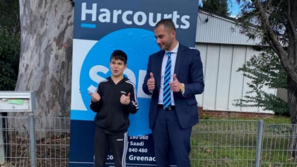 Un copil de 8 ani a cumparat cu o suma uriasa cinci proprietati la o licitatie din Sydney. Povestea lui Michael Un copil de 8 ani a cumparat cu o suma uriasa cinci proprietati la o licitatie din Sydney. Povestea lui Michael
