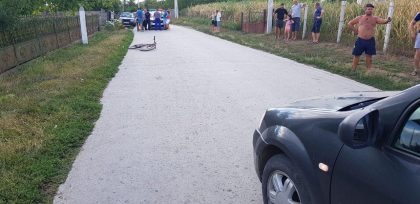 O minora a fost lovita de un autoturism in timp ce mergea pe bicicleta, la Donduseni. Ce spune politia O minora a fost lovita de un autoturism in timp ce mergea pe bicicleta, la Donduseni. Ce spune politia
