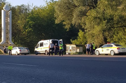 Peste 200 de soferi - trasi pe dreapta de oamenii legii. Pentru ce au fost amendati unii dintre ei - GALERIE FOTO Peste 200 de soferi - trasi pe dreapta de oamenii legii. Pentru ce au fost amendati unii dintre ei - GALERIE FOTO