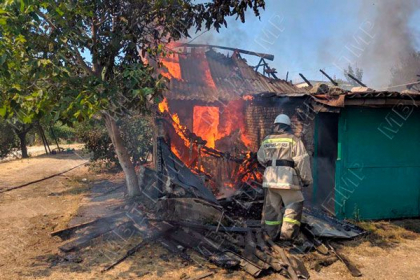 Incendiu puternic la Bender. Mai multe magazii si garaje au luat foc - FOTO
