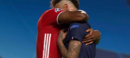 Imaginile care fac inconjurul lumii! Cand TOATA echipa lui Bayern se bucura pentru castigarea Champions League, un jucator de-al nemtilor a mers direct la Neymar! Ce a urmat Imaginile care fac inconjurul lumii! Cand TOATA echipa lui Bayern se bucura pentru castigarea Champions League, un jucator de-al nemtilor a mers direct la Neymar! Ce a urmat
