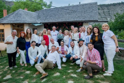Ion Sturza, despre artistii aparuti in fotografie alaturi de Igor Dodon: "Vorba unui fruntas socialist de la Chisinau: „Artistii trebuie sa fie flamanzi! Flamanzi si umiliti” Ion Sturza, despre artistii aparuti in fotografie alaturi de Igor Dodon: "Vorba unui fruntas socialist de la Chisinau: „Artistii trebuie sa fie flamanzi! Flamanzi si umiliti”