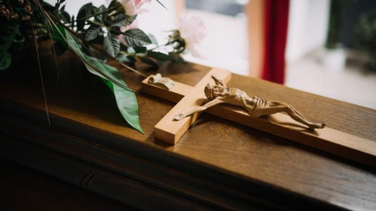 O femeie declarata moarta de catre paramedici, a fost gasita in viata intr-o casa funerara dintr-un oras american O femeie declarata moarta de catre paramedici, a fost gasita in viata intr-o casa funerara dintr-un oras american