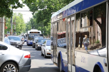 De la 1 septembrie, pe mai multe rute din capitala, fiecare al patrulea troleibuz va fi destinat exclusiv copiilor De la 1 septembrie, pe mai multe rute din capitala, fiecare al patrulea troleibuz va fi destinat exclusiv copiilor