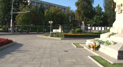 Depuneri de flori la monumentul Stefan cel Mare si Sfant din capitala cu prilejul Zilei Independentei Republicii Moldova - VIDEO Depuneri de flori la monumentul Stefan cel Mare si Sfant din capitala cu prilejul Zilei Independentei Republicii Moldova - VIDEO