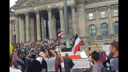 Protestatarii de extrema dreapta de la Berlin au incercat sa ia cu asalt cladirea parlamentului german