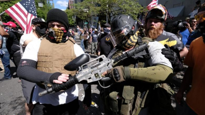 Protestele violente continua in SUA in timp ce presedintele Trump il apara pe adolescentul care a impuscat trei protestatari in Kenosha - GALERIE FOTO Protestele violente continua in SUA in timp ce presedintele Trump il apara pe adolescentul care a impuscat trei protestatari in Kenosha - GALERIE FOTO