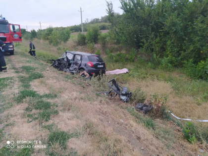 Accident fatal la Cimislia. Un sofer a murit, dupa ce a adormit la volan, iar masina s-a ciocnit cu un TIR - GALERIE FOTO Accident fatal la Cimislia. Un sofer a murit, dupa ce a adormit la volan, iar masina s-a ciocnit cu un TIR - GALERIE FOTO