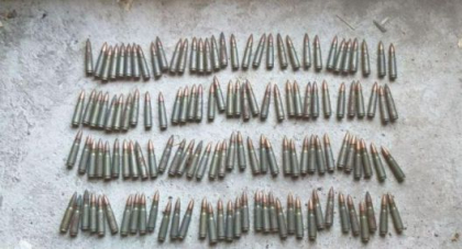 Peste 800 de cartuse si doua grenade, gasite de politisti in podul casei unei femei, la Causeni - FOTO Peste 800 de cartuse si doua grenade, gasite de politisti in podul casei unei femei, la Causeni - FOTO