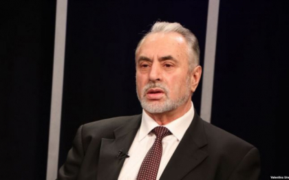 Fostul consilier prezidential, Constantin Oboroc, vrea sa devina presedinte. Acesta si-a anuntat candidatura la alegerile prezidentiale Fostul consilier prezidential, Constantin Oboroc, vrea sa devina presedinte. Acesta si-a anuntat candidatura la alegerile prezidentiale