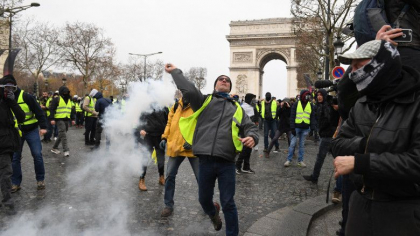 17 persoane vor fi judecate pentru vandalizarea Arcului de Triumf in timpul protestelor „vestelor galbene” din Franta 17 persoane vor fi judecate pentru vandalizarea Arcului de Triumf in timpul protestelor „vestelor galbene” din Franta