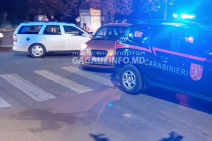 Accident la Comrat. Doua automobile s-au ciocnit si au ajuns pe o trecere de pietoni - FOTO