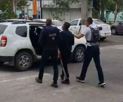 Trei barbati, anuntati in cautare nationala si internationala, unul dintre care este condamnat la 4 ani de puscarie, retinuti de politisti - FOTO