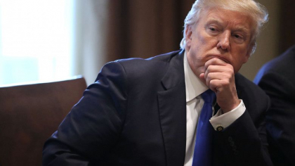 Trump, descris ca „mafiot, trisor si rasist” de un apropiat care „ar fi incasat chiar si un glont” pentru seful de la Casa Alba Trump, descris ca „mafiot, trisor si rasist” de un apropiat care „ar fi incasat chiar si un glont” pentru seful de la Casa Alba