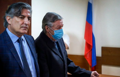 Actorul rus Mihail Efremov - declarat vinovat de accidentul in care o persoana a murit: va sta 8 ani la inchisoare Actorul rus Mihail Efremov - declarat vinovat de accidentul in care o persoana a murit: va sta 8 ani la inchisoare