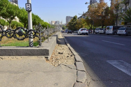 Aleea pietonala de pe bulevardul Grigore Vieru va fi reparata - GALERIE FOTO Aleea pietonala de pe bulevardul Grigore Vieru va fi reparata - GALERIE FOTO