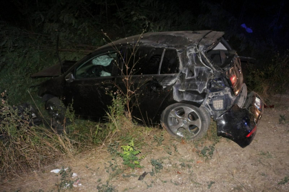 Grav accident la Hancesti. O femeie a murit dupa ce masina in care se afla s-a rasturnat intr-un sant - GALERIE FOTO