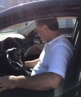 Un fost premier, la volanul unui bolid de lux, implicat intr-un accident in fata Procuraturii Generale - VIDEO Un fost premier, la volanul unui bolid de lux, implicat intr-un accident in fata Procuraturii Generale - VIDEO