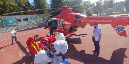 Un barbat de 32 de ani, in stare grava, transportat cu SMURD-ul de la Comrat la Chisinau Un barbat de 32 de ani, in stare grava, transportat cu SMURD-ul de la Comrat la Chisinau