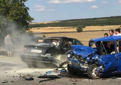 Detalii despre groaznicul accident de pe soseaua Chisinau - Cimislia, in care un sofer a murit, iar automobilul s-a transformat intr-un bot de fiare. Ce spune politia - GALERIE FOTO