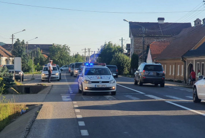 Un microbuz plin cu pasageri moldoveni - implicat intr-un accident in Romania