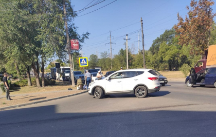 Accident in capitala. O femeie, lovita de un BMW pe o trecere de pietoni 