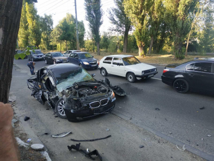 Grav accident in capitala. Un BMW s-a ciocnit violent cu un excavator. Cum arata bolidul, distrus in totalitate - GALERIE FOTO