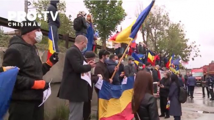 Vlad Biletchi nu va fi amendat cu 22.500 de lei. Penalizarea, aplicata unionistului pentru ca a participat la intampinarea convoiului cu ajutor din Romania sub podul de la Telecentru, anulata / (DOC)
Vlad Biletchi nu va fi amendat cu 22.500 de lei. Penalizarea, aplicata unionistului pentru ca a participat la intampinarea convoiului cu ajutor din Romania sub podul de la Telecentru, anulata / (DOC)
