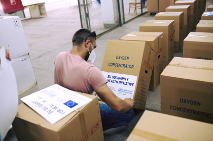 Peste 300 de concentratoare de oxigen au ajuns in spitalele din tara si au fost puse in functiune, pentru a asigura fluxul continuu de oxigen pentru bolnavii de COVID-19 Peste 300 de concentratoare de oxigen au ajuns in spitalele din tara si au fost puse in functiune, pentru a asigura fluxul continuu de oxigen pentru bolnavii de COVID-19