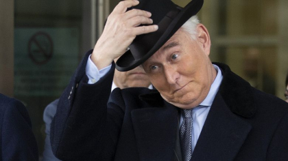 Un apropiat al presedintelui Trump l-a indemnat sa-i aresteze pe sotii Clinton daca pierde alegerile si sa preia puterea cu forta Un apropiat al presedintelui Trump l-a indemnat sa-i aresteze pe sotii Clinton daca pierde alegerile si sa preia puterea cu forta