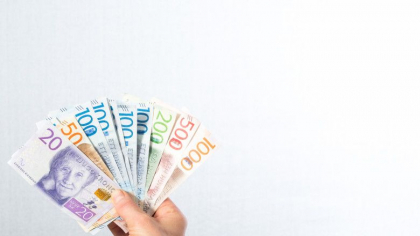 Suedia ar putea fi prima tara care renunta la bancnote si monede. Multi tineri nu stiu cum arata "banii reali" Suedia ar putea fi prima tara care renunta la bancnote si monede. Multi tineri nu stiu cum arata "banii reali"