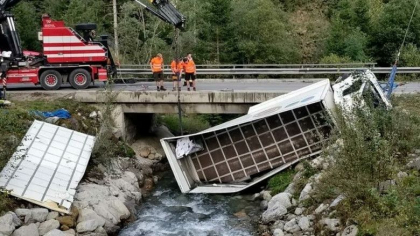 Un roman care a stranutat la volan a provocat un accident incredibil in Austria