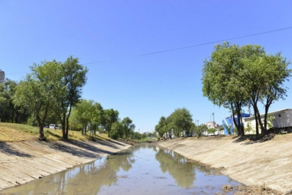 Curatarea albiei raului Bac, in perimetrul strazii Feredeului - Mihai Viteazul, finalizata - GALERIE FOTO Curatarea albiei raului Bac, in perimetrul strazii Feredeului - Mihai Viteazul, finalizata - GALERIE FOTO